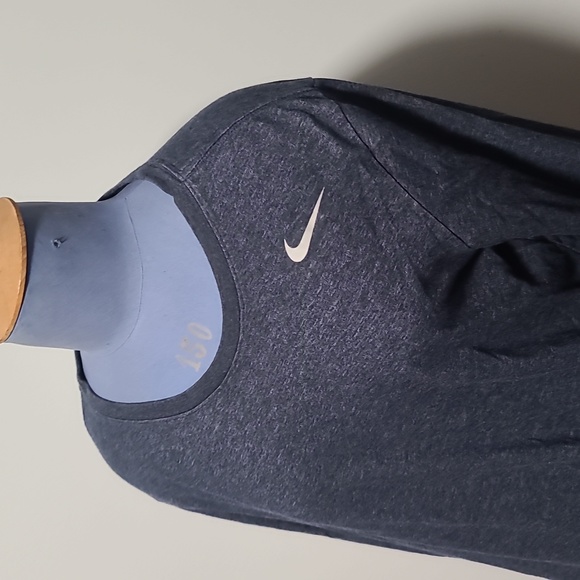 Nike - Picture 2 of 4